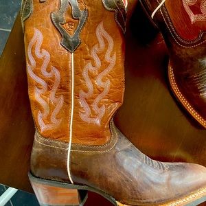 Size 8.5 Ariat Boots Women’s NWOT